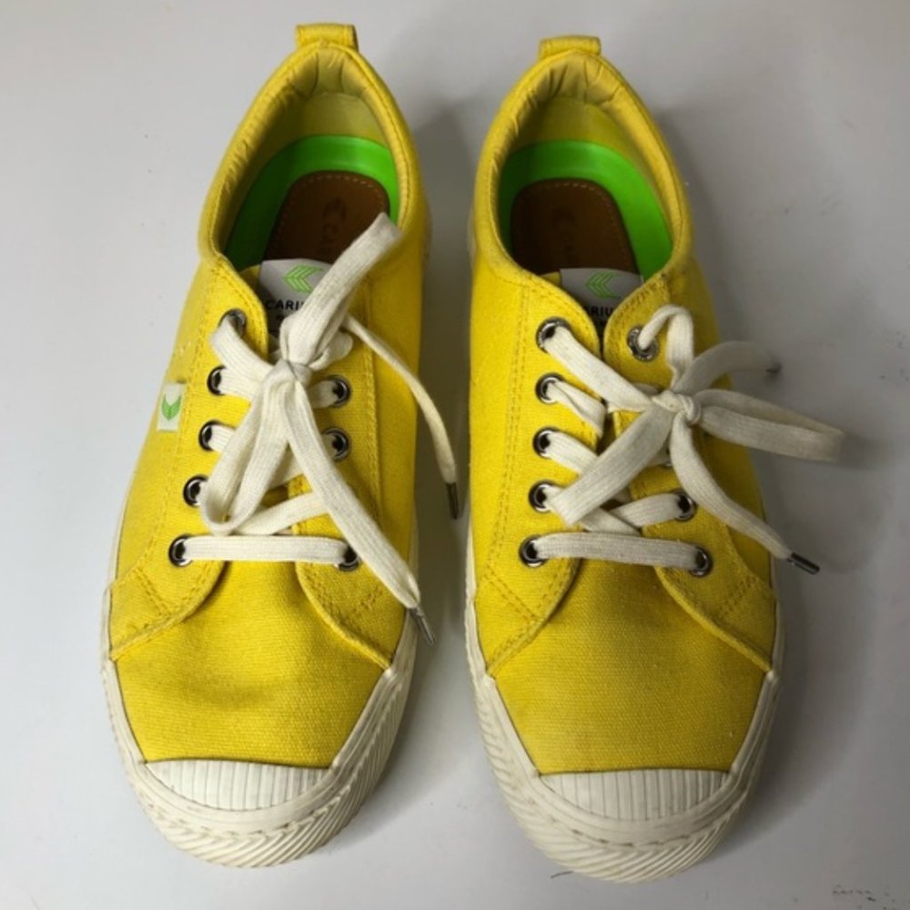 Cariuma OCA Low Canvas Sneaker in Yellow